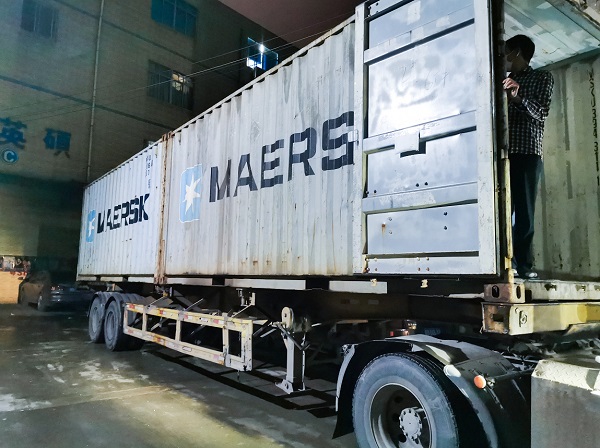 疫情期間，醫(yī)用吸塑托盤(pán)整柜發(fā)往國(guó)外